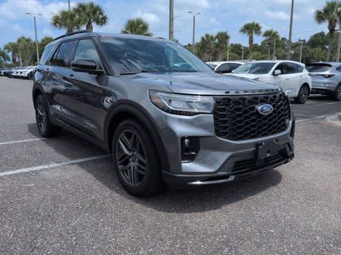 Used 2025 Ford Explorer ST AWD/4WD image 2
