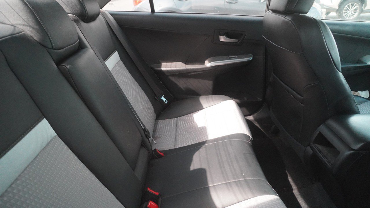 Used 2012 Toyota Camry SE FWD image 12