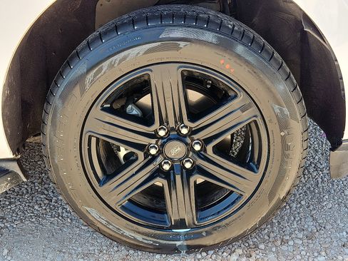 Used 2021 Ford Expedition XLT RWD image 7