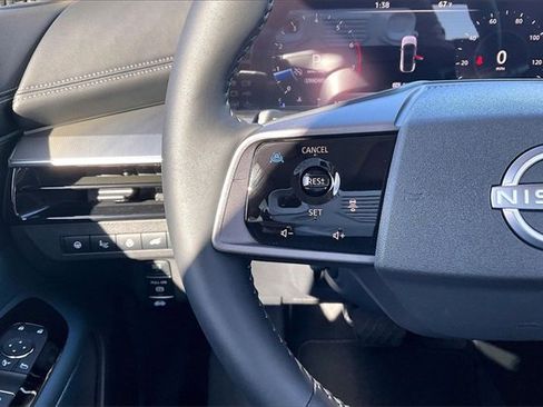 Certified 2025 Nissan Murano Platinum w/ Cargo Package image 16