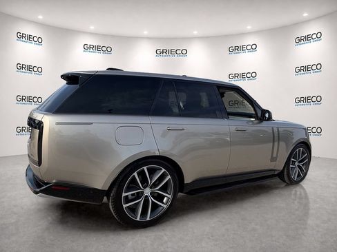 Used 2024 Land Rover Range Rover SE AWD/4WD image 7