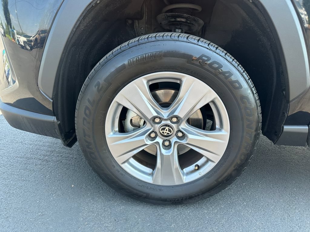 Used 2023 Toyota RAV4 XLE AWD/4WD image 12