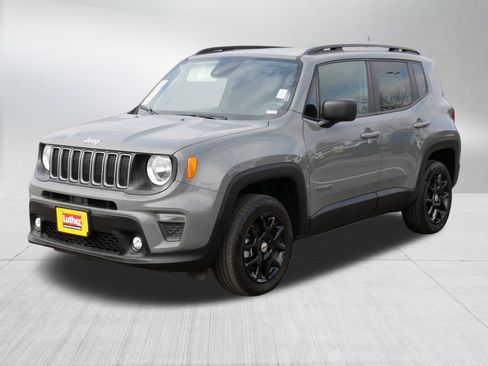 Used 2022 Jeep Renegade Latitude w/ Convenience Group AWD/4WD image 3