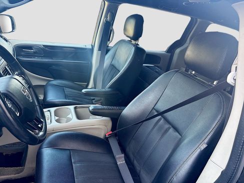 Used 2019 Dodge Grand Caravan SXT FWD image 19