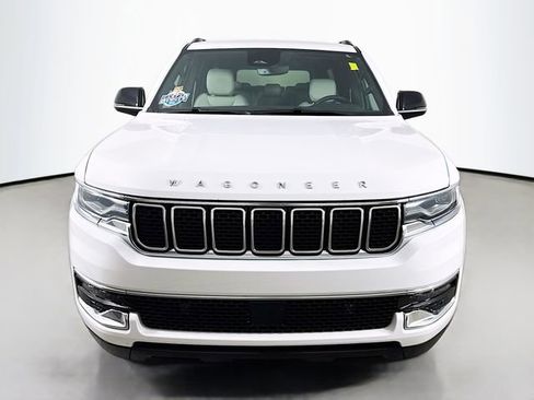 Used 2025 Jeep Wagoneer 4WD image 2