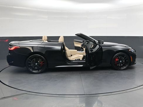 Used 2022 BMW M440i Convertible RWD image 25