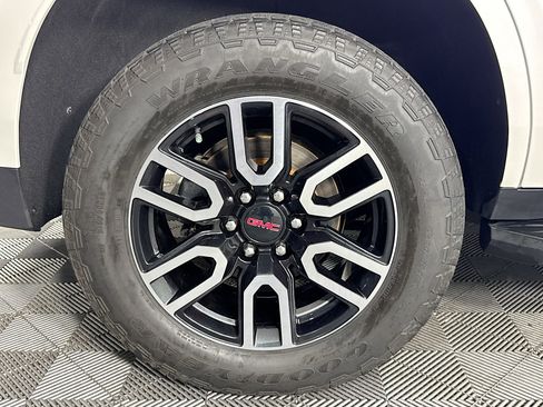 Used 2021 GMC Yukon AT4 image 32