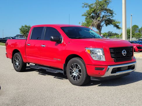 Used 2021 Nissan Titan SV w/ SV Convenience Package RWD image 3