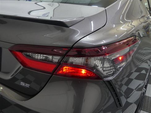 Used 2021 Toyota Camry SE FWD image 14