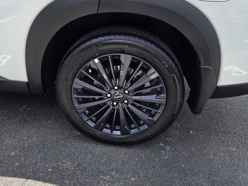 New 2026 Nissan Pathfinder SL w/ SL Premium Package FWD image 9