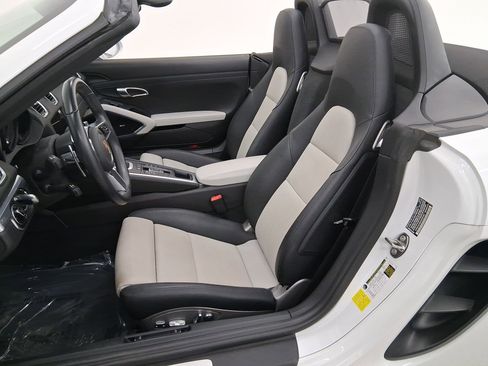 Certified 2022 Porsche 718 Boxster image 5
