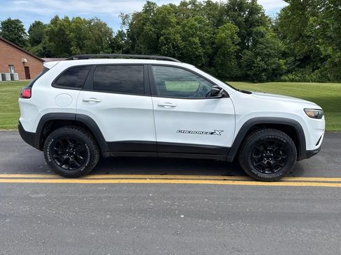 Used 2022 Jeep Cherokee Latitude AWD/4WD image 8