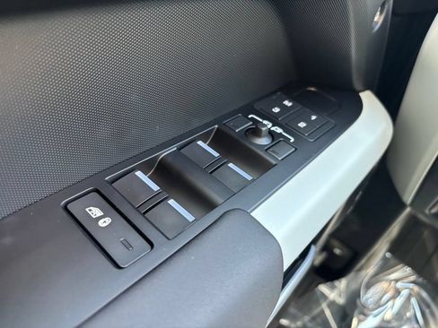 Used 2024 Land Rover Defender 110 S AWD/4WD image 15