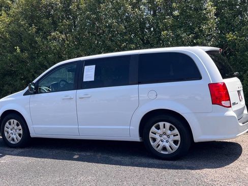 Used 2018 Dodge Grand Caravan SE w/ UConnect Hands-Free Group FWD image 4