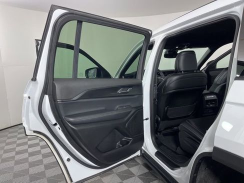 Used 2024 Jeep Grand Cherokee L Laredo image 44