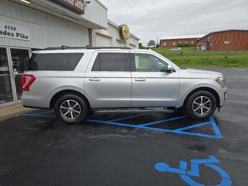Used 2018 Ford Expedition Max XLT w/ Equipment Group 202A AWD/4WD image 8