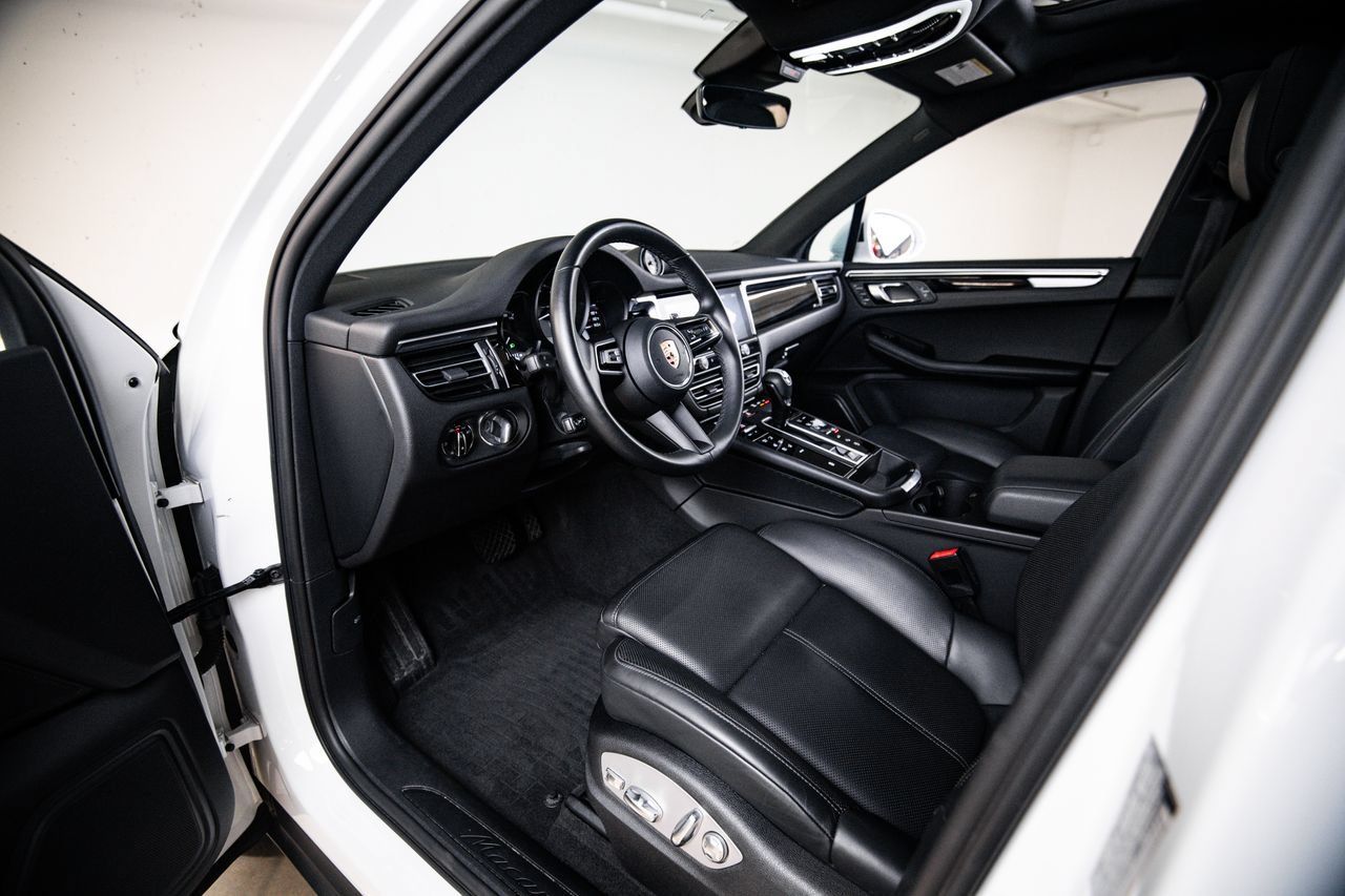 Certified 2023 Porsche Macan AWD/4WD image 4