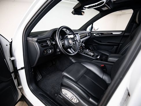 Certified 2023 Porsche Macan AWD/4WD image 4