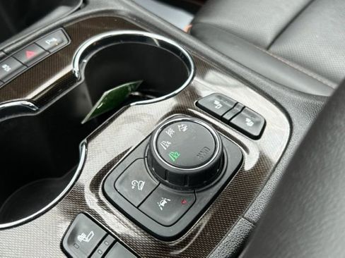 Used 2022 GMC Acadia AT4 AWD/4WD image 49