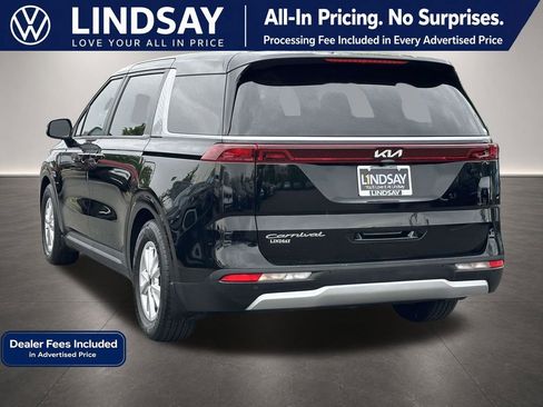 Used 2022 Kia Carnival LX FWD image 5