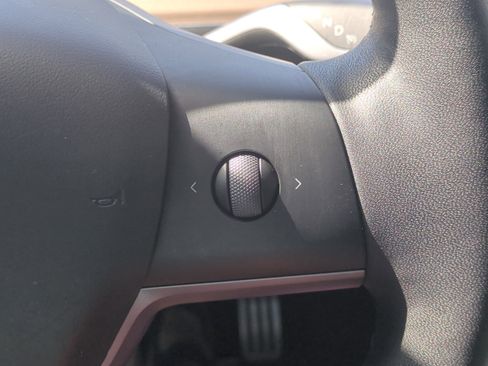 Used 2023 Tesla Model Y Performance image 28