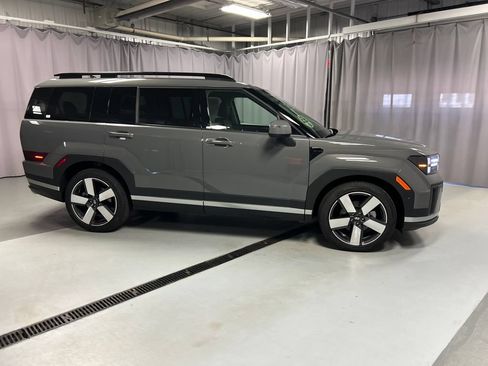 Used 2026 Hyundai Santa Fe Limited AWD/4WD image 8