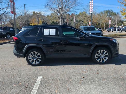 Used 2021 Toyota RAV4 XLE Premium image 4