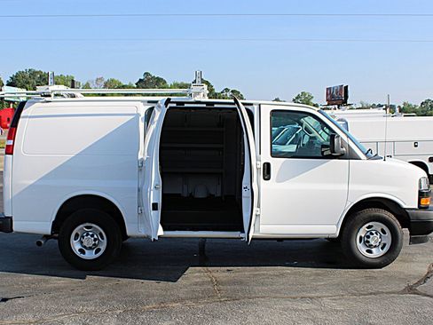 Used 2024 Chevrolet Express 2500 w/ Driver Convenience Package RWD image 8