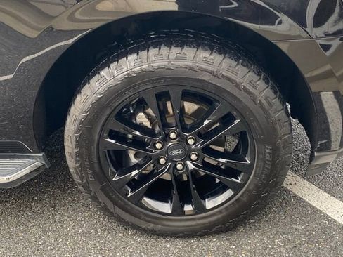 Used 2023 Ford Expedition XLT image 11