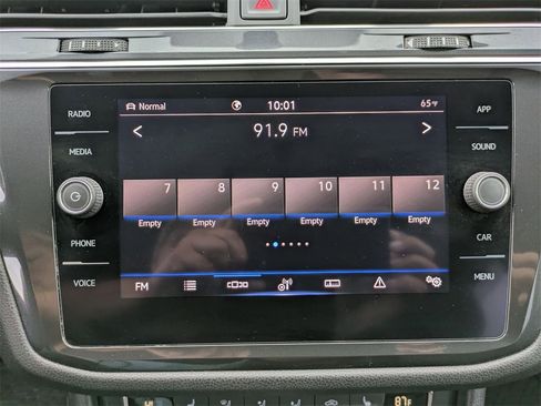 Used 2023 Volkswagen Taos SE w/ Panoramic Sunroof Package image 23