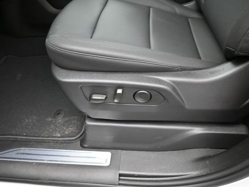 New 2026 GMC Sierra 1500 SLT w/ SLT Convenience Package image 10