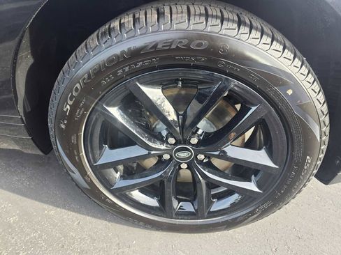 New 2026 Land Rover Range Rover Velar Dynamic SE image 9