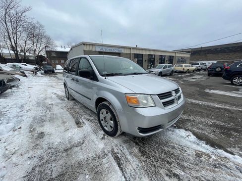 Used 2008 Dodge Grand Caravan SE w/ Entertainment Group 1 image 3