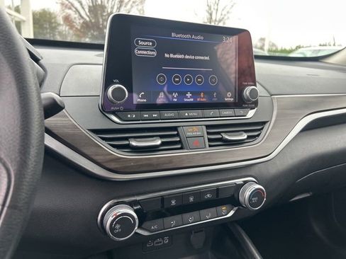 Used 2024 Nissan Altima 2.5 SV image 18