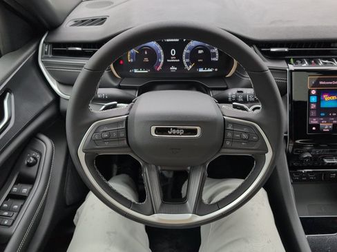 New 2025 Jeep Grand Cherokee L Laredo image 26