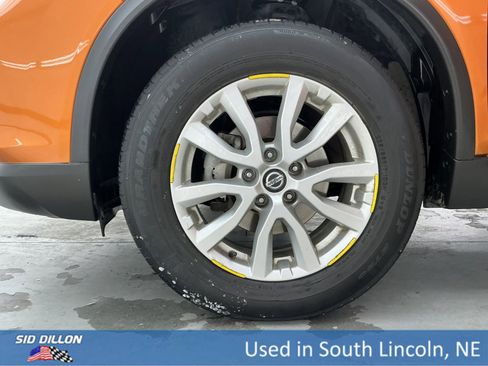 Used 2019 Nissan Rogue SV image 18