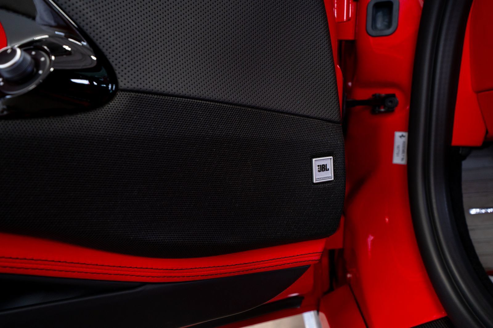 Used 2020 Ferrari 812 Superfast RWD image 77