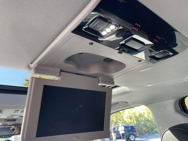Certified 2019 GMC Yukon Denali w/ Denali Ultimate Package RWD image 14