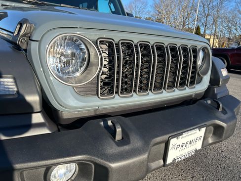 Used 2025 Jeep Wrangler Sport S image 22