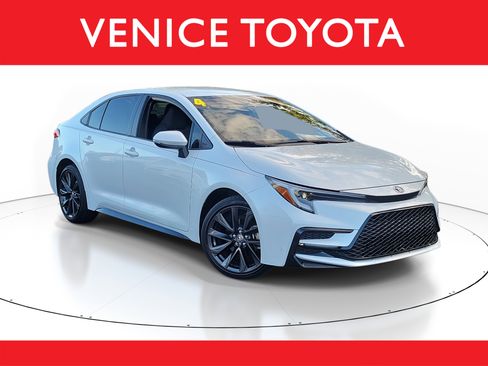 Used 2024 Toyota Corolla SE image 1