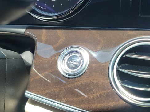 Used 2019 Mercedes-Benz E 300 image 31