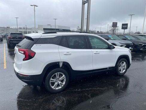 Certified 2022 GMC Terrain SLE w/ Driver Convenience Package image 2