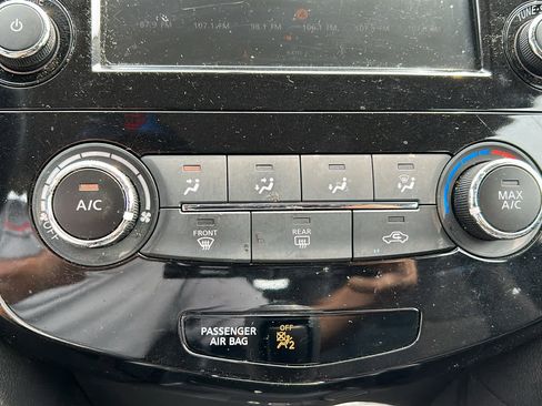 Used 2019 Nissan Rogue Sport S image 16