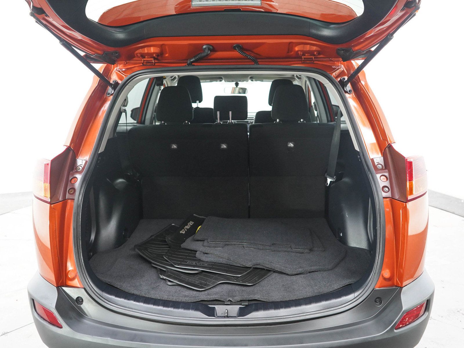 Used 2015 Toyota RAV4 XLE AWD/4WD image 17