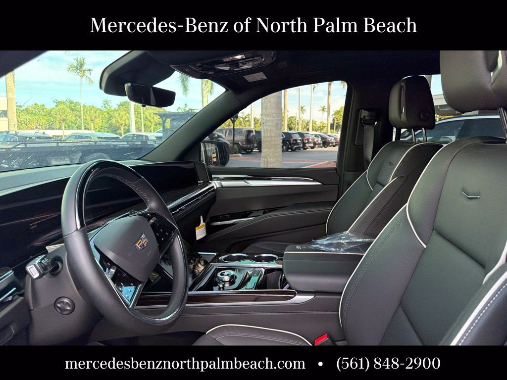 Used 2025 Cadillac Escalade ESV Premium Luxury AWD/4WD image 5