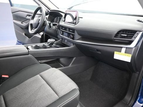 Used 2026 Nissan Rogue SV FWD image 41