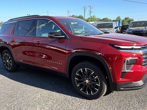 New 2026 Chevrolet Traverse LT w/ Sun and Wheel Package image 3