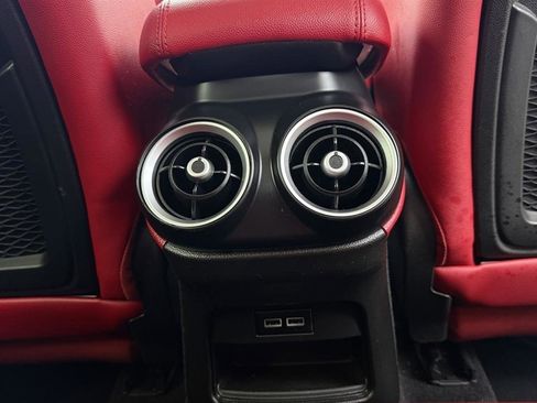 Used 2019 Alfa Romeo Stelvio AWD image 39