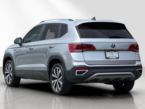 Used 2022 Volkswagen Taos SE FWD image 6