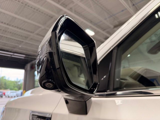Used 2021 GMC Yukon Denali w/ Denali Premium Package AWD/4WD image 17
